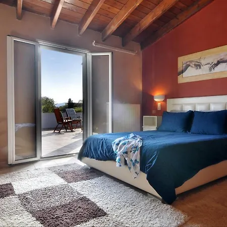 Helenas Luxurious *