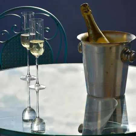 Helenas Luxurious * コルフ島
