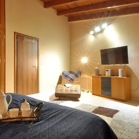 Helenas Luxurious *